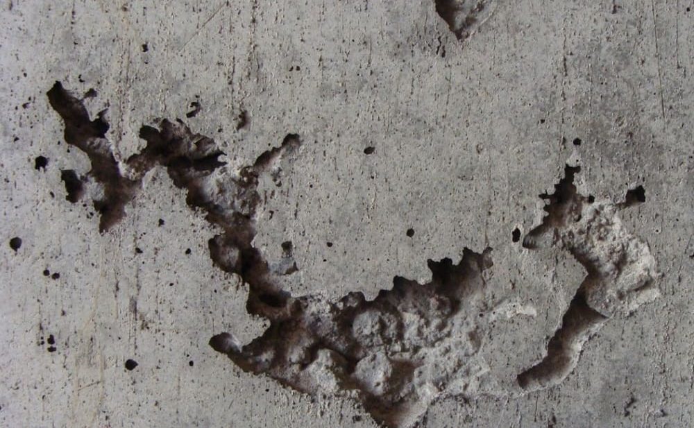 Дырки в бетоне